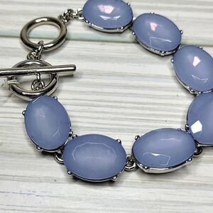 NWT Vivi Bracelet blue Crystals with silver Tone Setting Toggle Adj 6.5" To 7"